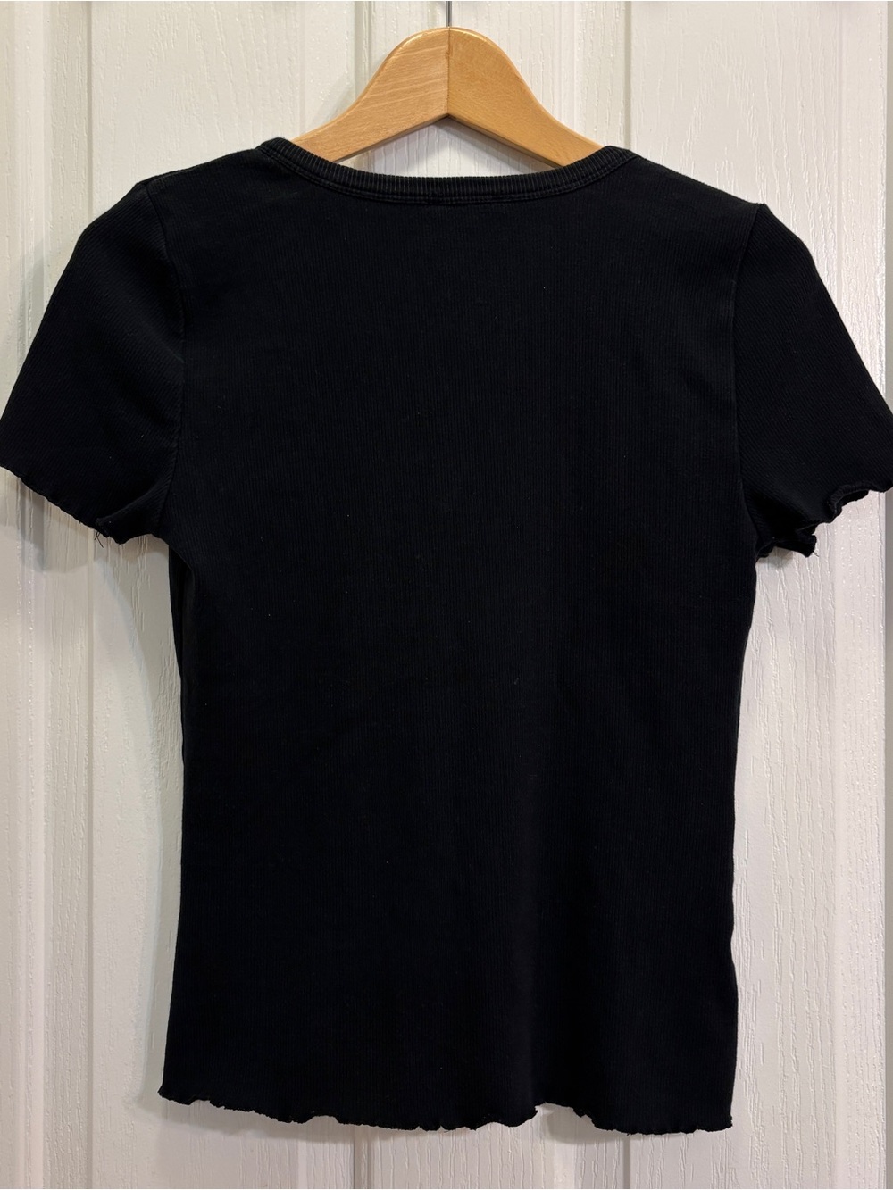 Riley & Rae Black Ribbed Henley Short Sleeve Tee - Picture 6 of 9